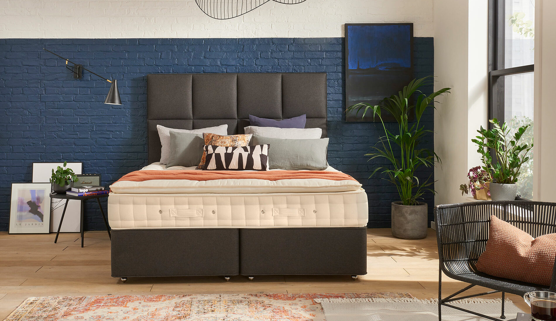 PT-Select_Industrial_isabella_zenithpalm_Front_SemiDressed